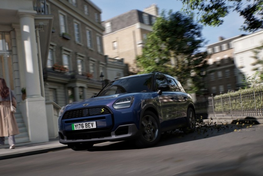 MINI在英國推出Countryman SE Midnight Edition