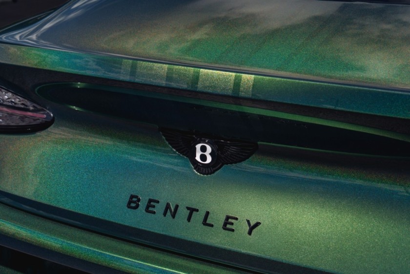 Bentley全新先進的噴漆工坊開始營運，並推出新款Spectraflair塗裝