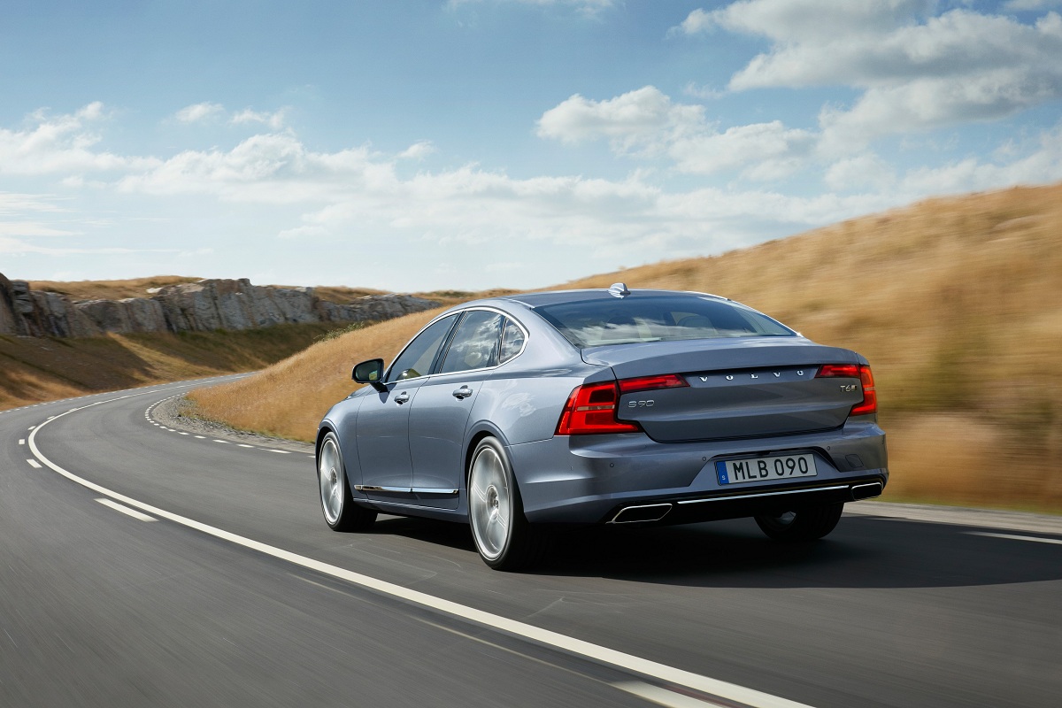 171517 Rear Quarter Volvo S90 Mussel Blue 2