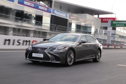 Lexus 十年磨一劍,LS500h 富士賽道見真章