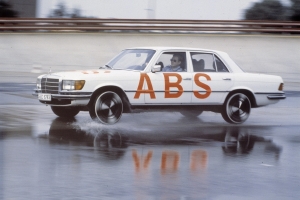 ABS問世40周年,但你知道ABS是誰發明的,又是哪輛車首先搭載呢?