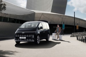 HYUNDAI STARIA油電星艦商旅，全新上市！同級唯一1.6T渦輪油電動力&amp;預接突破500台