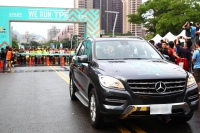 響應2014 NIKE 女生運動節 ,Mercedes-Benz豪華車隊陪跑