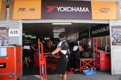 切爾西足球俱樂部聯名款現身,橫濱輪胎連續第33年贊助澳門格蘭披治三級方程式