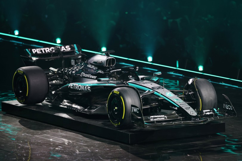 2025賽季前奏!Mercedes-AMG W16 全新戰駒 F1 75 Live驚豔亮相