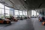 i8 Roadster正式開始交車,BMW特別為前18名車主舉辦隆重交車大典
