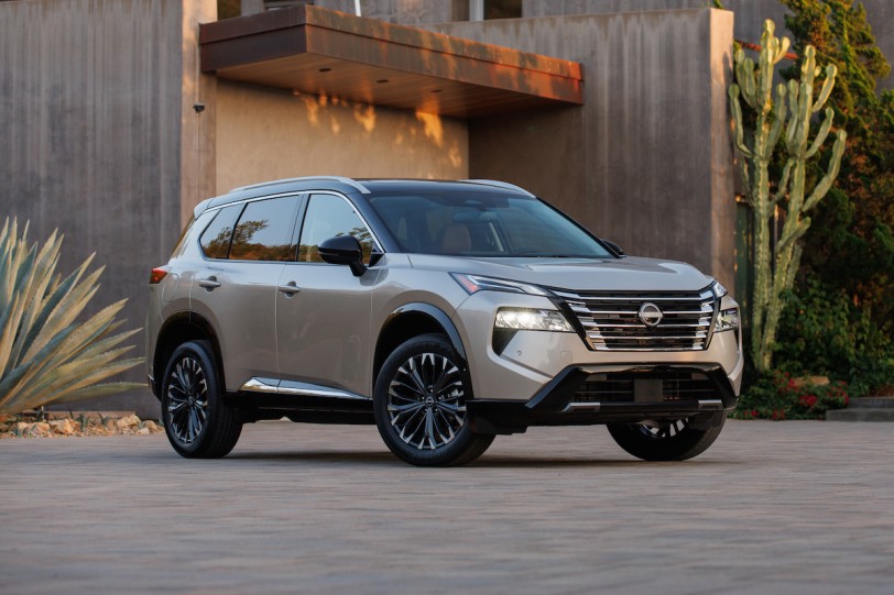 更精緻的外觀、Google 主機導入的科技內在，Nissan Rogue/X-Trail 中期改款亮相！