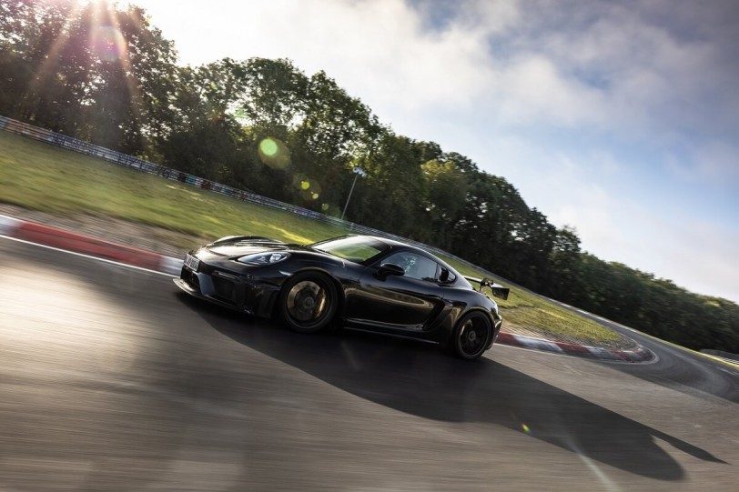 Porsche 718 Cayman GT4 RS在最後測試階段締造亮眼成績!紐北單圈7分4秒511