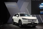 1.5 汽油單一規預售 79.9 萬起、e:HEV 預售 90.9 萬元起四規格!Honda HR-V 小改款追加油電動力開啟接單