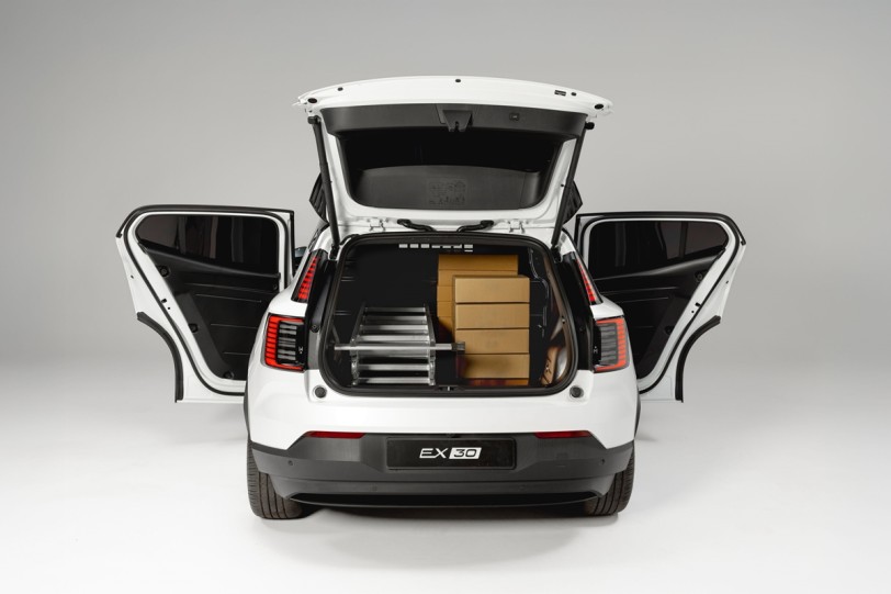 Volvo在英國推出首款商用車：EX30 Cargo
