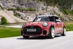 新世代MINI John Cooper Works將在紐柏林24小時耐力賽上首次亮相,道路版將同時推出內燃與純電版本