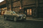 全新 3.5 V6 TURBO 串聯式油電系統加持，Lexus LX700h 全球首發、2024年底順次在全球市場販售