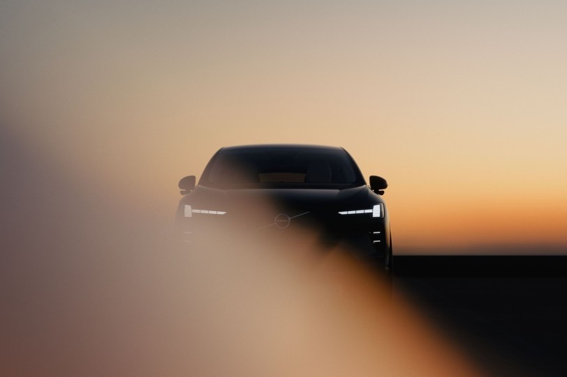 Volvo EX60擁有同級最佳的810公里續航力，充電速度快到如同加油和喝杯咖啡的時間