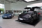質感層面升級、改用全鏡頭系統與導入 2 種新車色，Tesla Model S/X  324.99 萬元起正式在台亮相