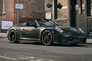 Porsche Exclusive Manufaktur將客戶對綠色的熱愛,打造出獨一無二的911 Speedster