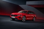 為品牌奪得第九次大獎！Skoda Octavia Combi RS贏得2024年中型車類別金舵獎