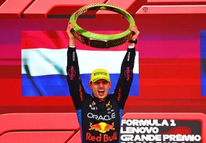 Red Bull 車隊Max Verstappen強勢逆襲巴西大獎賽 雨戰震撼奪冠,穩固賽季冠軍領先優勢