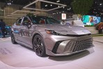 2023 洛杉磯車展直擊:中國、北美市場外觀內裝細節大不同,Toyota Camry 第九代詳解!