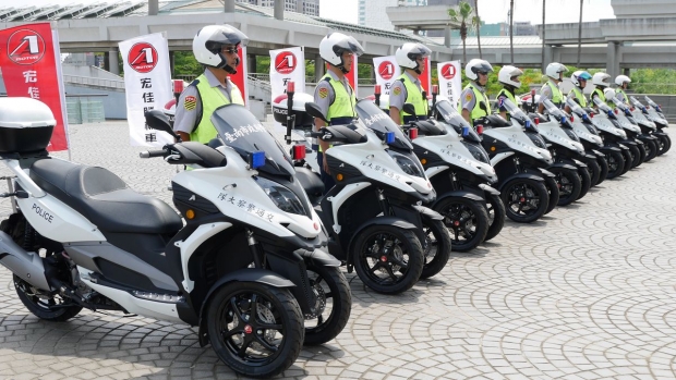 企業公益不落人後,宏佳騰捐車做研發、拚治安