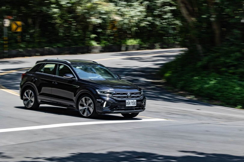 銷售冠軍Volkswagen T-Roc 感安全 敢駕馭 本月 T-Roc 豔夏優享價116.8萬元起 再享專屬優惠