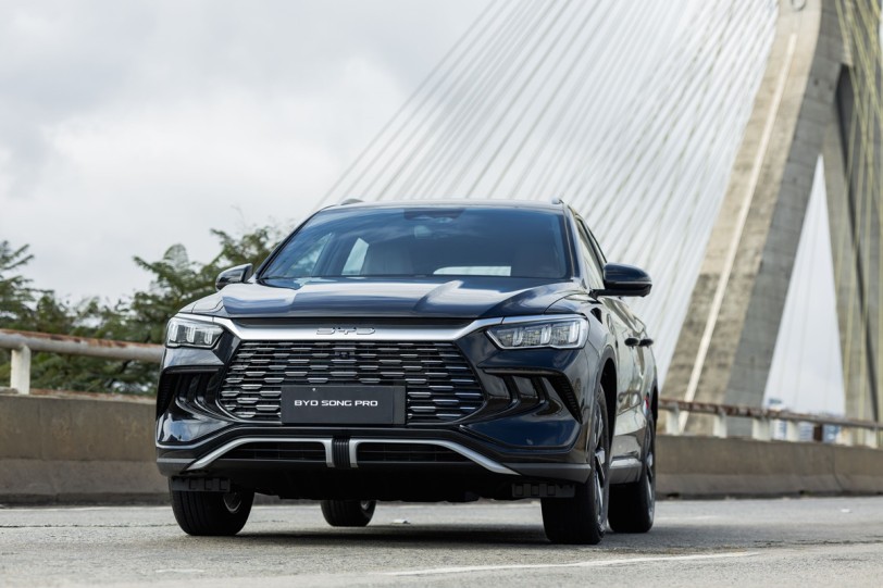 BYD推出首款採用生物燃料技術超級混合動力汽車，同時為第1400萬輛新能源汽車，巴西總統是車主