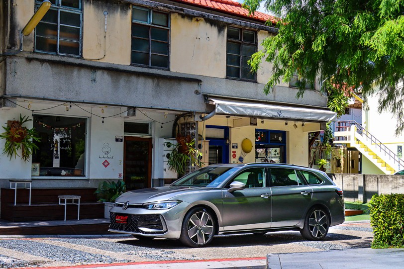 不再是一板一眼的商務客、而是高質感大家旅，2025 Volkswagen Passat Variant 330 TSI R Line