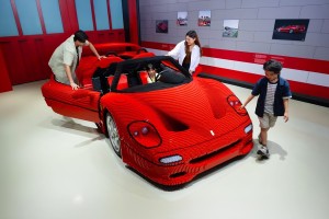 Ferrari在馬來西亞樂高樂園打造真實尺寸F50 LEGO