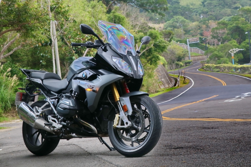 跨界旅跑動靜皆宜,BMW R1200 RS試駕報導