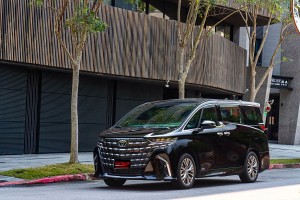 終於亮出王牌的至尊 MPV，2025 Toyota ALPHARD 2.5 PHEV
