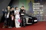 LEXUS純電休旅RZ550e F SPORT及星光座駕於2025臺北時裝週閃耀時尚大秀