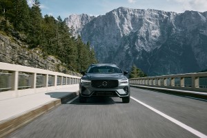 VOLVO凝結北歐純粹美學、平衡動感魅力2027年式全新到港 再推「XC40 極黑版」勁勢升級