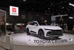 2022 洛杉磯車展現場直擊:新型態跨界房車旗艦,Toyota CROWN CROSSOVER 現場實拍