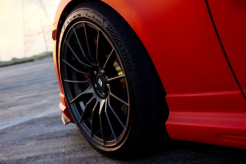 業界首創!日本普利司通利用AI感測器捕捉輪胎軌跡創作藝術作品