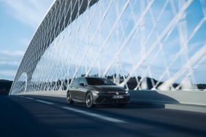 Volkswagen Golf R夜幕疾行版197.8萬元起限量上市！前所未有優雅姿態與凌厲動能底蘊馳騁交錯 激盪純然賽道駕馭