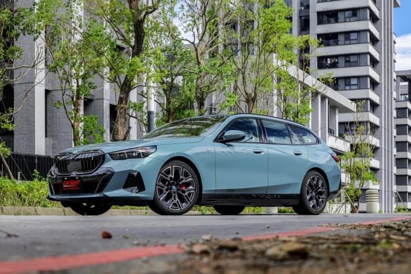 當您要的就是電動旅行車！BMW i5 Touring讓您空間實用與駕駛樂趣全都不需妥協