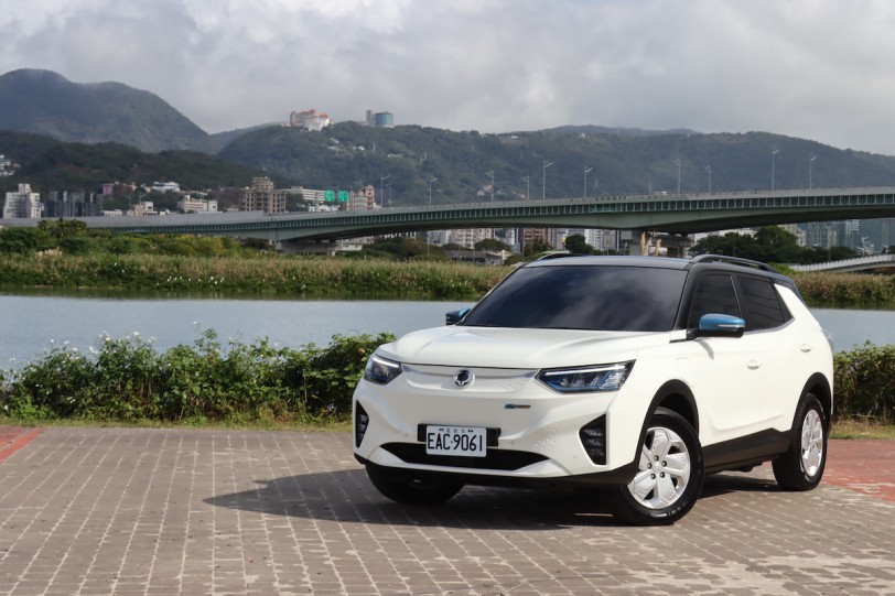 正式售價 148 萬、限時優惠價139.8萬元，SsangYong首發純電休旅KORANDO e-Motion超鯊上市！