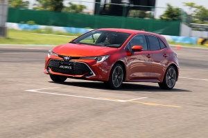「年輕化」為使命的個性化掀背,第三代 Toyota Auris 大鵬灣小試身手