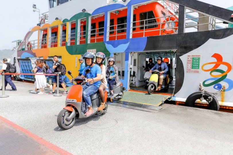 低碳旅遊  清淨訪旗津，連假期間「燃油機車」禁上旗津渡輪