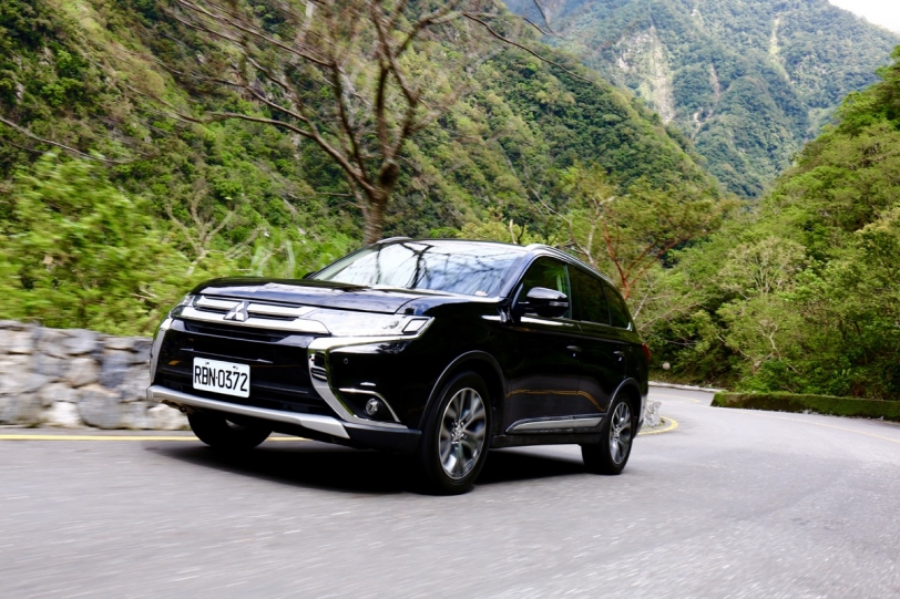 一步一腳印的紮實進化,試駕2017 Mitsubishi Outlander 七人座旗艦型
