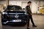 Mercedes-Benz找來知名R&B 歌手「威肯」監製並演出EQC最新的宣傳影片