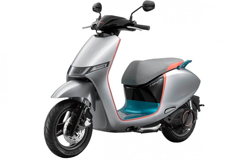 KYMCO i-One X/i-One DX 雙智慧電動車前進米蘭伸展台 移動時尚成為車展吸睛焦點