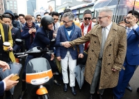 唯一受邀二輪交通品牌，Gogoro(r)X GQ 紳裝正義2016 SUIT WALK 活動